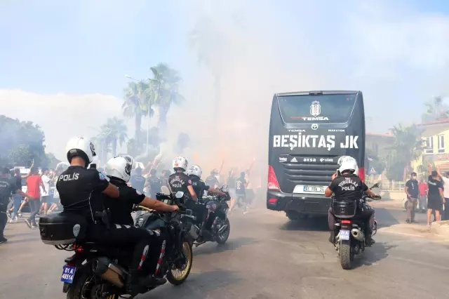 Beşiktaş'a Adana'da ağır güvenlikli, coşkulu karşılama