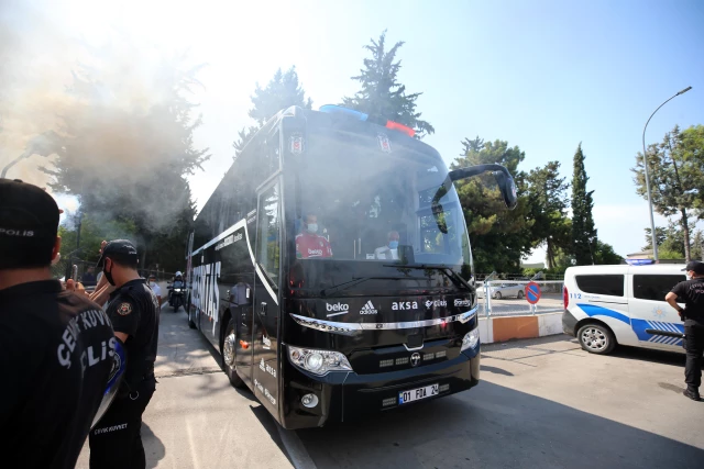 Beşiktaş kafilesi hazırlık maçı için Adana'da