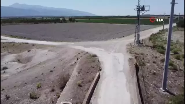 Bulunduğu köye ismini veren tarihi Taşköprü yıllara meydan okuyor