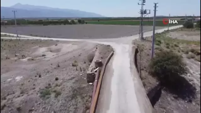 Bulunduğu köye ismini veren tarihi Taşköprü yıllara meydan okuyor