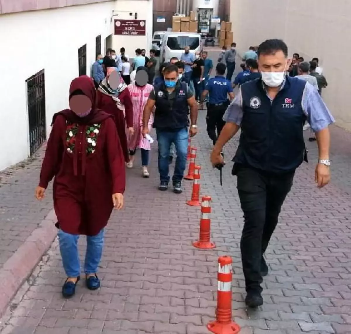 FETÖ'nün polis eşlerinden sorumlu 'mahrem imam'larına operasyonda 1 tutuklama