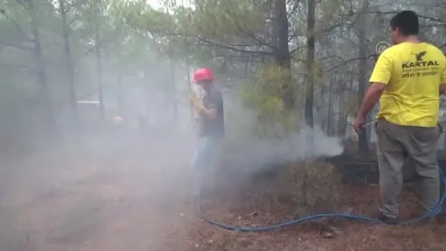 Köyceğiz'de orman yangınlarının tehdit ettiği bir mahalle daha boşaltıldı