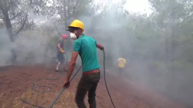 Köyceğiz'de orman yangınlarının tehdit ettiği bir mahalle daha boşaltıldı