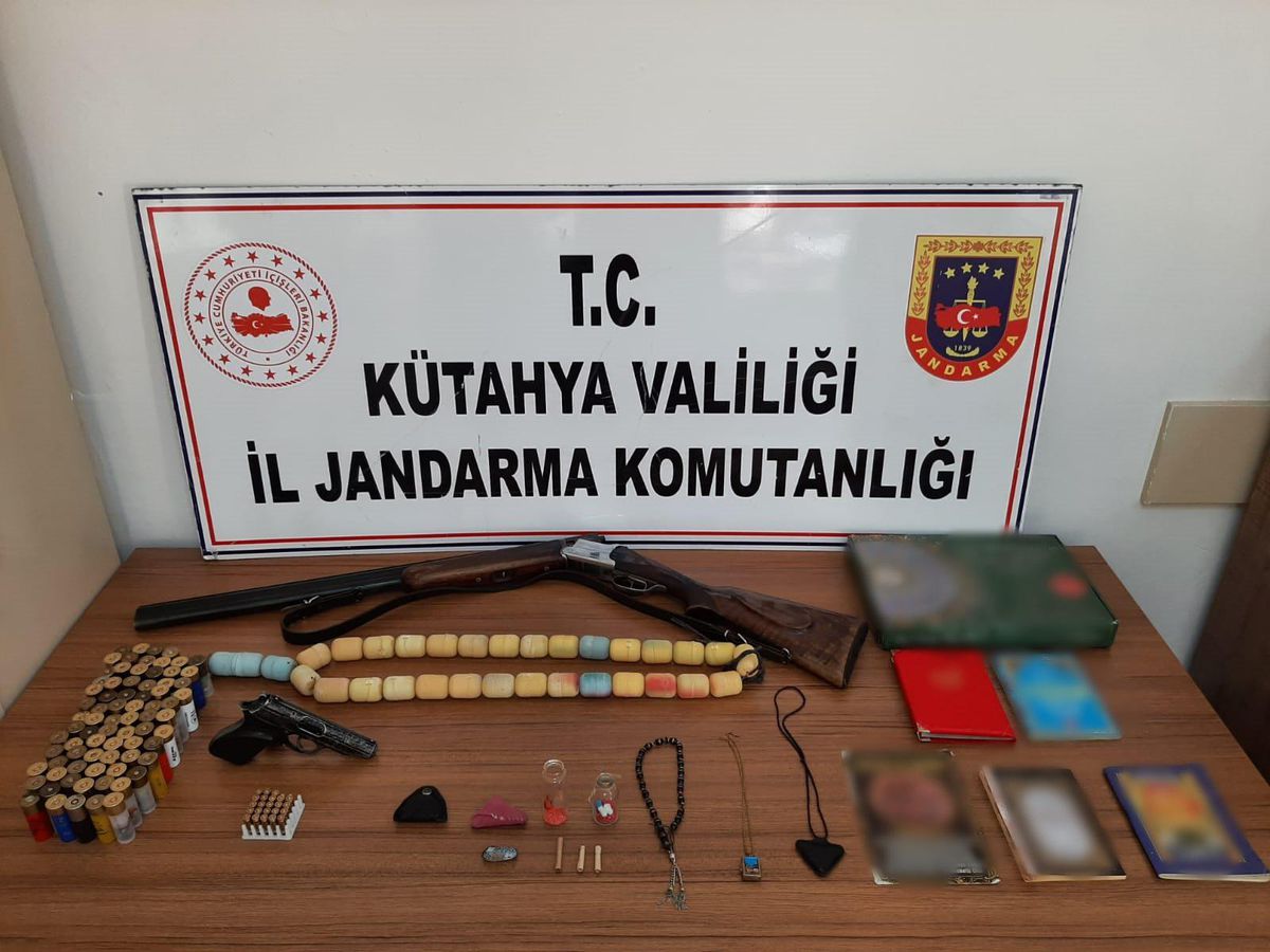 Kütahya'da 'muska yazma' bahanesiyle dolandırıcılık yaptığı öne sürülen şüpheli yakalandı