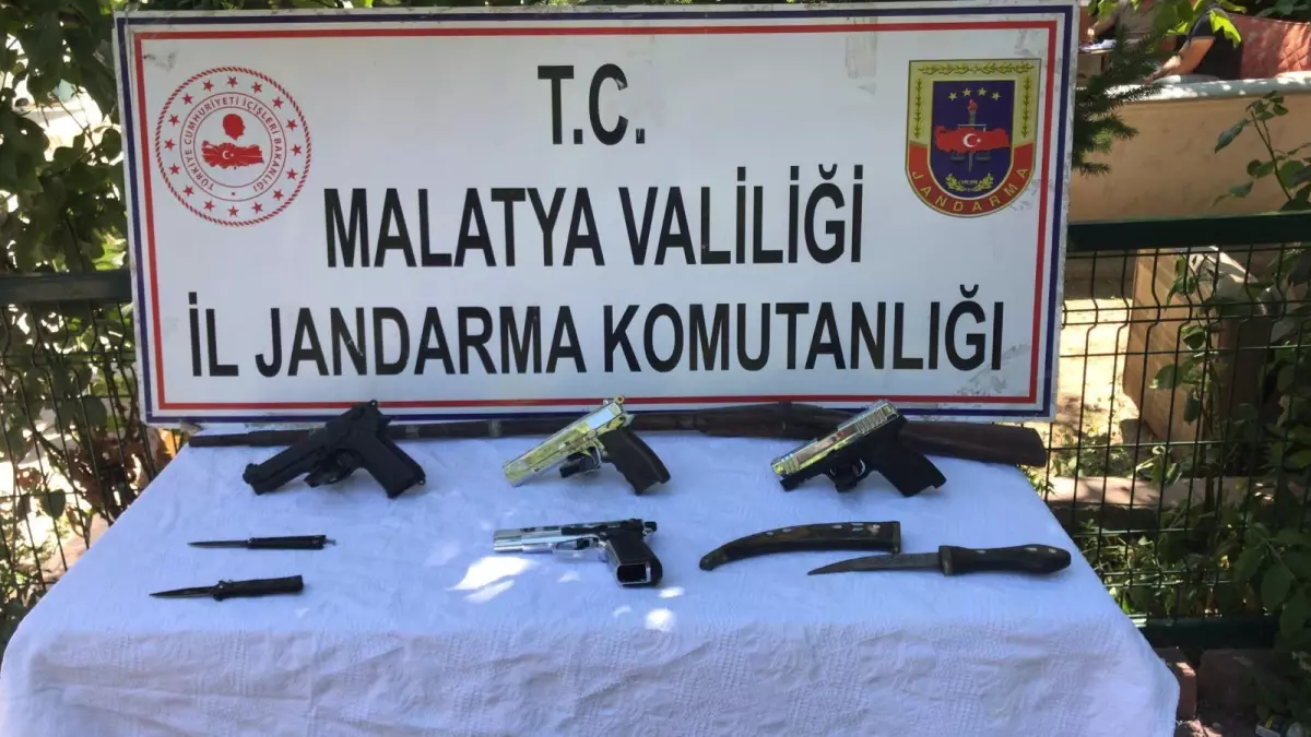 Malatya'da yaklaşık 2,5 ton kayısı çaldıkları iddiasıyla 4 şüpheli gözaltına alındı
