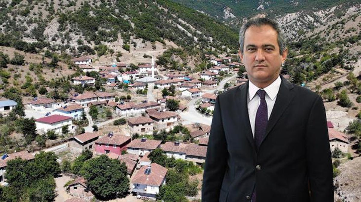 Milli Eğitim Bakanlığı'na atanan Özer'in köyünde büyük sevinç! Cami hoparlöründen anonsla duyurdular