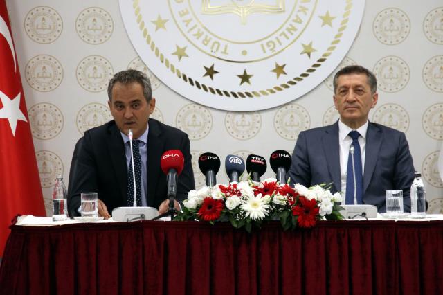 Yeni Ulusal Eğitim Bakanı Mahmut Özer, Ziya Selçuk'un kısa konuşmasına göndermede bulundu