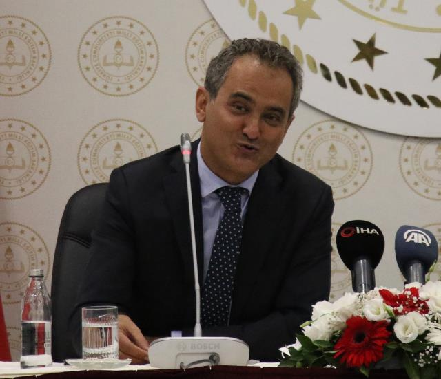 Yeni Ulusal Eğitim Bakanı Mahmut Özer, Ziya Selçuk'un kısa konuşmasına göndermede bulundu