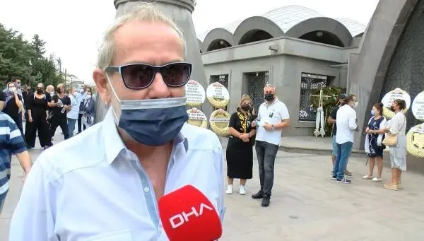 YONCA EVCİMİK'İN ANNESİ SON YOLCULUĞUNA UĞURLANDI YONCA EVCİMİK'İN ANNESİ SON YOLCULUĞUNA UĞURLANDI