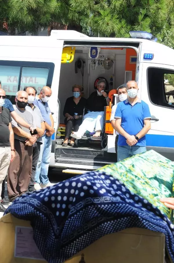 AMBULANSTA KIZININ SON YOLCULUĞUNU AĞLAYARAK İZLEDİ