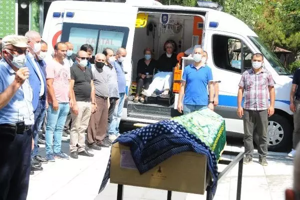 AMBULANSTA KIZININ SON YOLCULUĞUNU AĞLAYARAK İZLEDİ