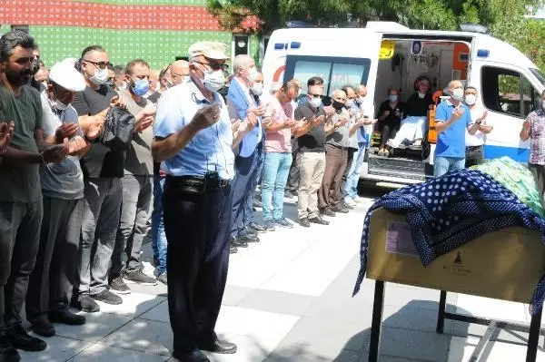 AMBULANSTA KIZININ SON YOLCULUĞUNU AĞLAYARAK İZLEDİ