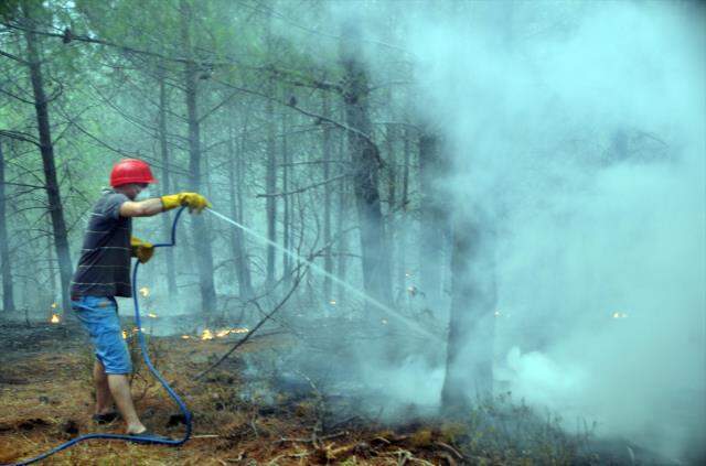 Antalya'daki yangını söndürür söndürmez soluğu Muğla'da aldılar! Orman savaşçılarının mücadelesi duygulandırdı