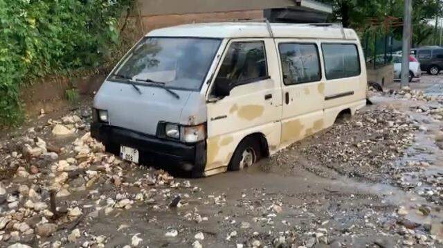Bursa'da sel vatandaşları uykuda yakaladı! Dere taştı, mahalleleri su bastı