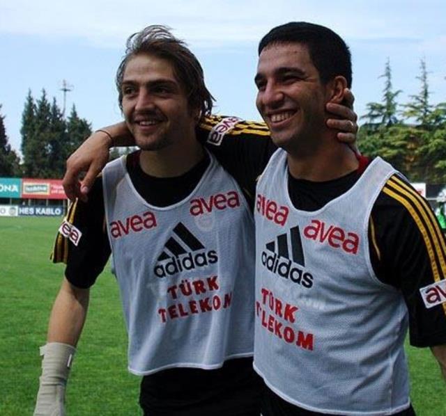 Fenerbahçe'de takım dışı kalan Caner Erkin, Galatasaray'la görüşüyor