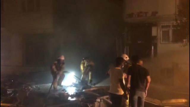 İstanbul Avcılar'da şiddetli doğalgaz patlaması sokağa döktü! 4 bireyden biri ağır yaralandı