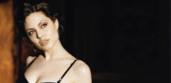 Kitapları olay yaratan gazeteci yazdı: Angelina Jolie, annesinin sevgilisiyle cinsel ilişkiye girdi