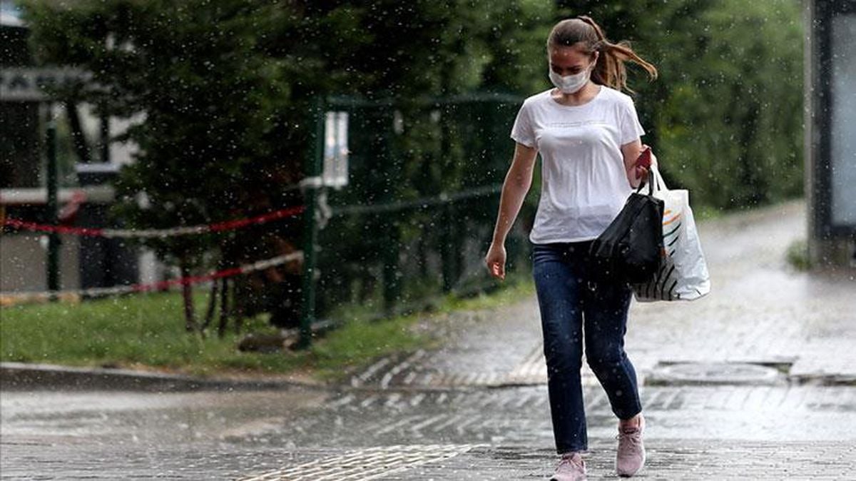 Meteoroloji'den şiddetli yağmur uyarısı! Şemsiye bile yetmeyecek, yağmurlukları hazırlayın