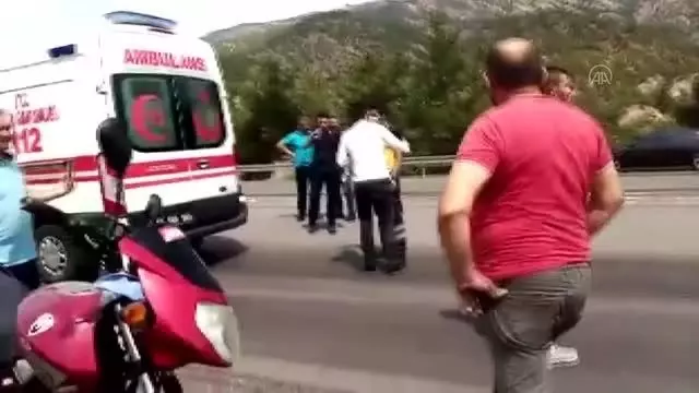 Son dakika... Otomobil köprü bariyerlerine çarptı: 1 ölü, 3 yaralı