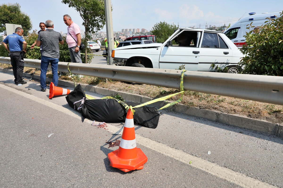Samsun'da otomobil aydınlatma direğine çarptı: 1 ölü, 3 yaralı - Vimarsana News