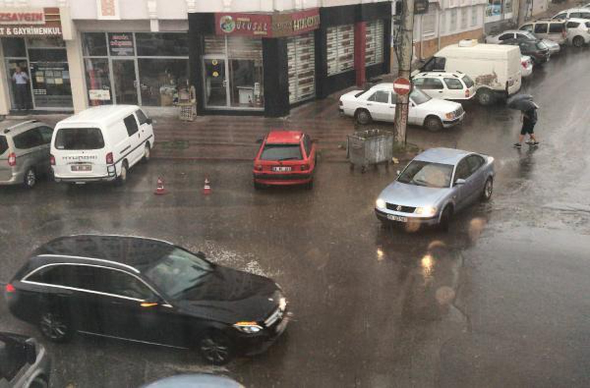 SİVAS'TA SAĞANAK ETKİLİ OLDU