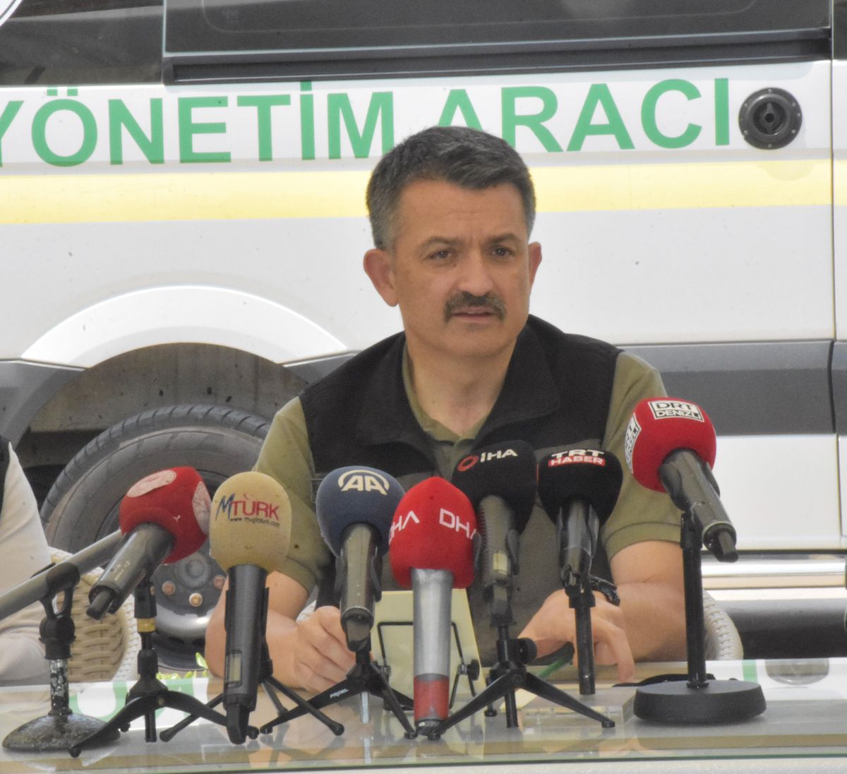 Son dakika! Tarım ve Orman Bakanı Pakdemirli, Muğla'nın Ula Yangın Yönetim Merkezi'nde konuştu: (1)
