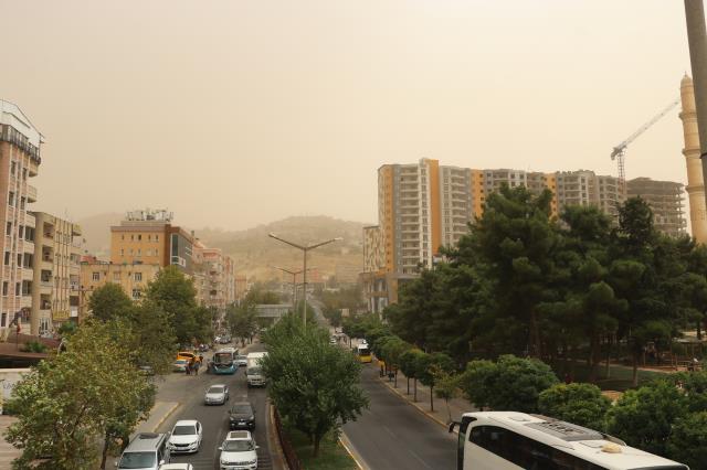 Toz bulutu Suriye'den akın akın geldi! Meteoroloji 'Yarın da sürecek' uyarısı yaptı