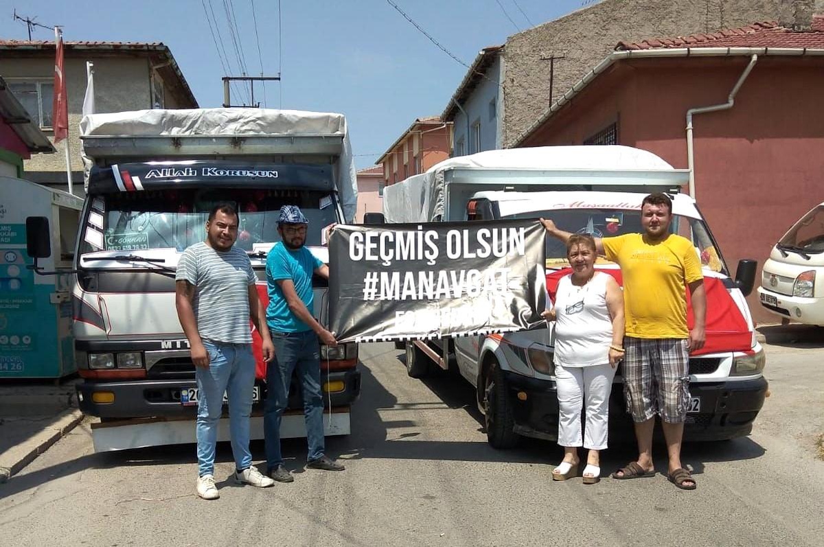 Yeşiltepe Mahallesi'nden Manavgat'a yardım kamyonları yola çıktı
