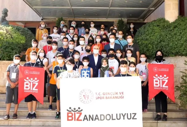 Adıyamanlı öğrenciler Mardin'in tarihi yerlerini geziyor