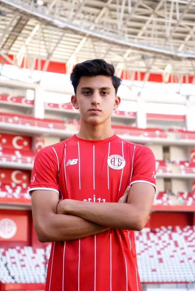 SPOR Antalyaspor'da yeni sezon formaları tanıtıldı