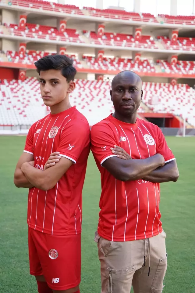 SPOR Antalyaspor'da yeni sezon formaları tanıtıldı