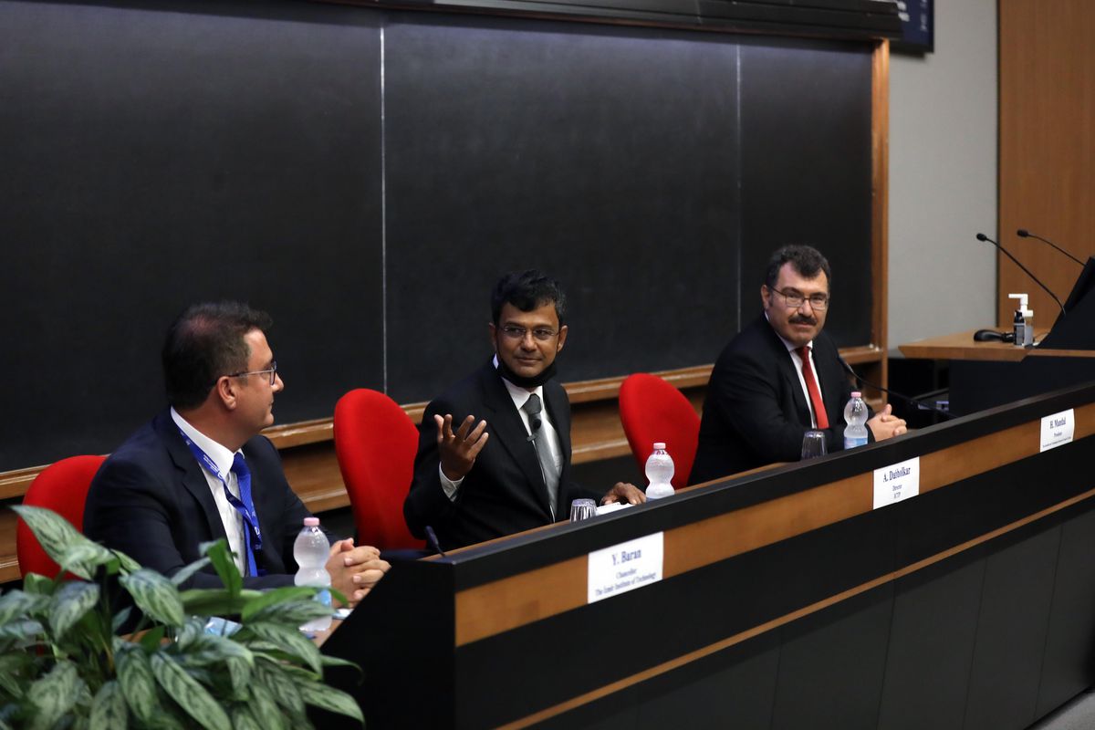 Bakan Varank, Trieste'deki uluslararası bilim merkezini ziyaret etti