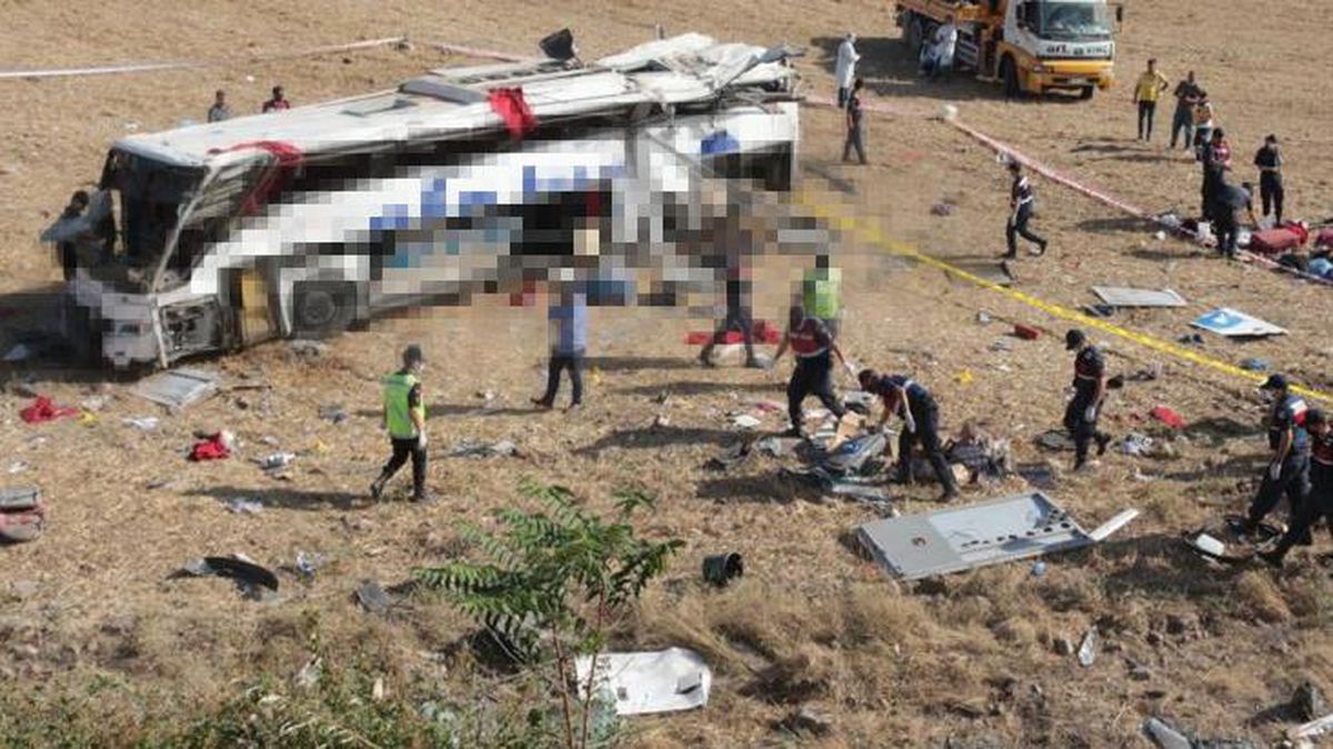 Balıkesir'de 15 kişinin öldüğü otobüs kazasında korkunç detay! İlk incelemede 40 metrelik fren izine rastlandı