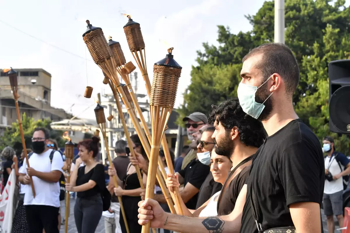Beyrut Limanı'ndaki patlamada ölenlerin yakınları gösteri yaptı