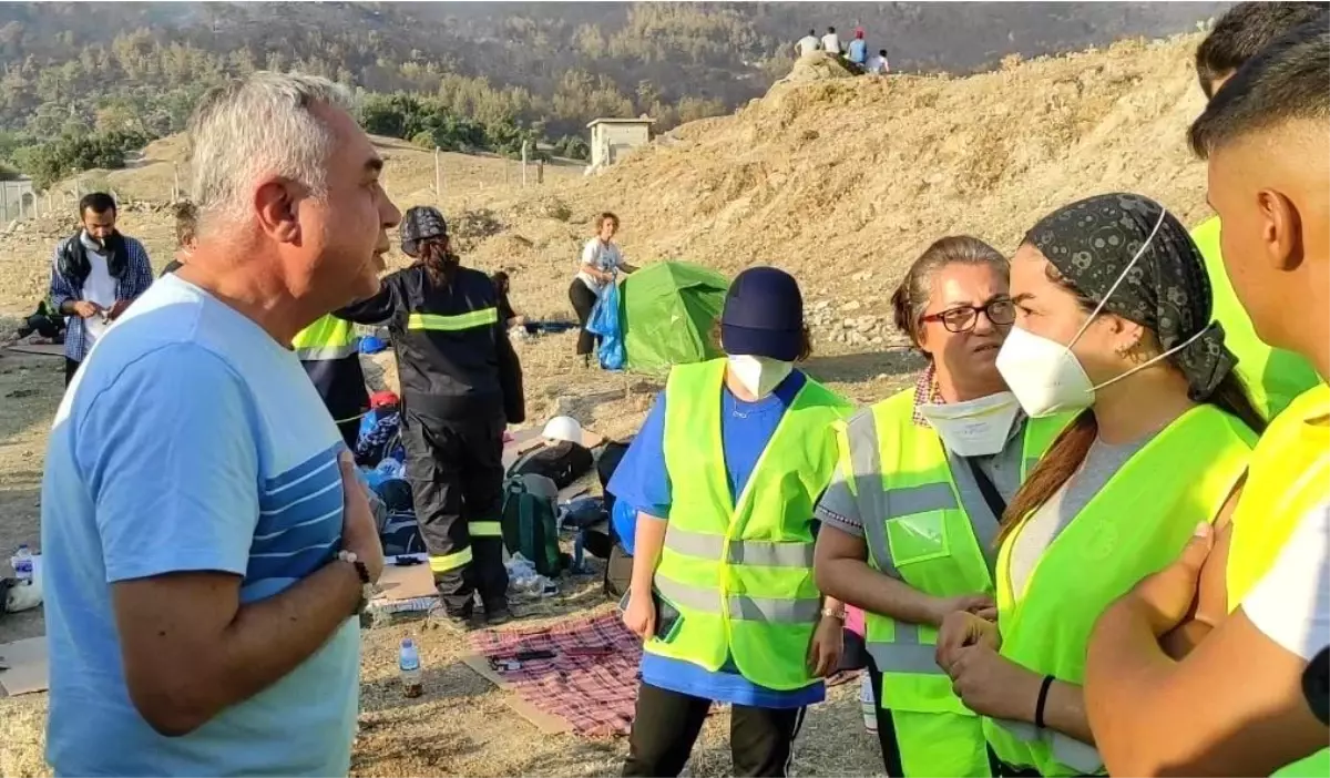 Son dakika haberi | CHP Aydın İl Başkanı Ali Çankır, yangın bölgesindeki vatandaşlarla bir araya geldi