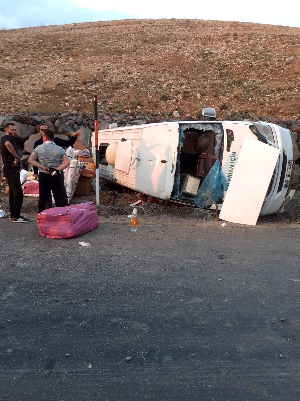Düğün dönüşü kaza 6 yaralı