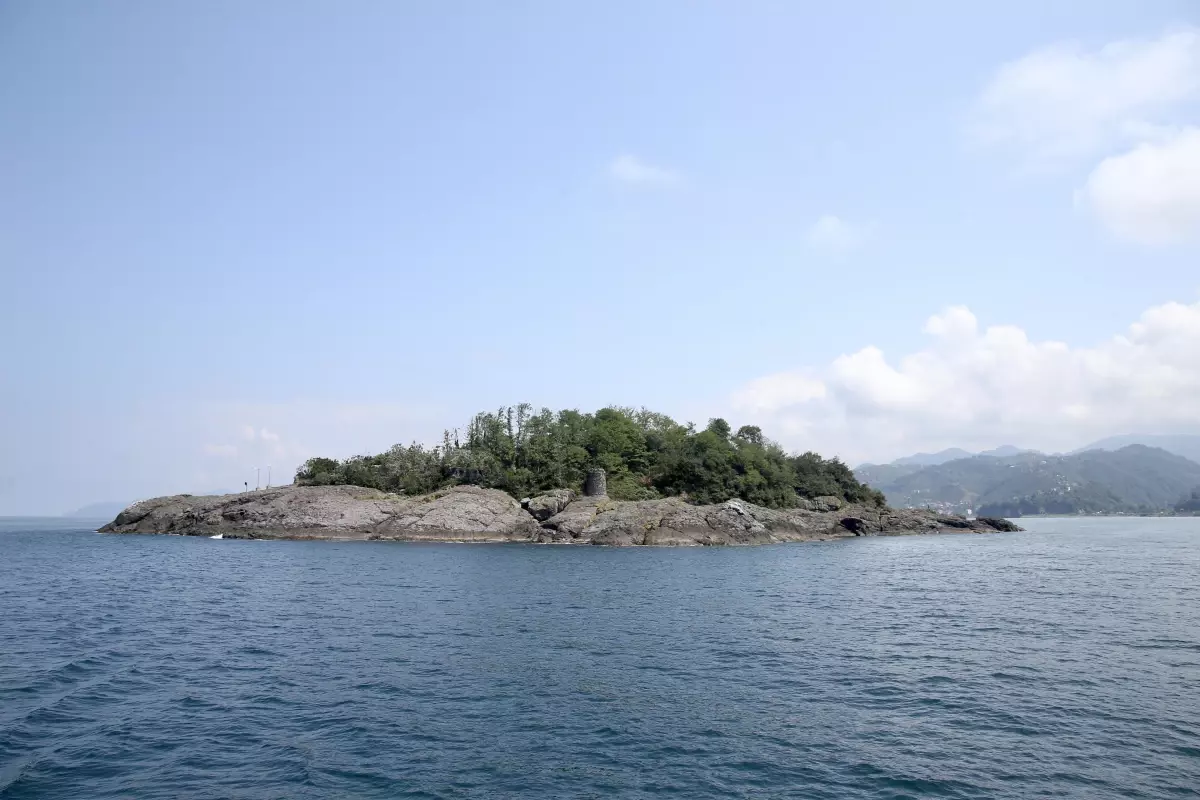 Giresun Adası'na yerli ve yabancı turistler ilgi gösteriyor