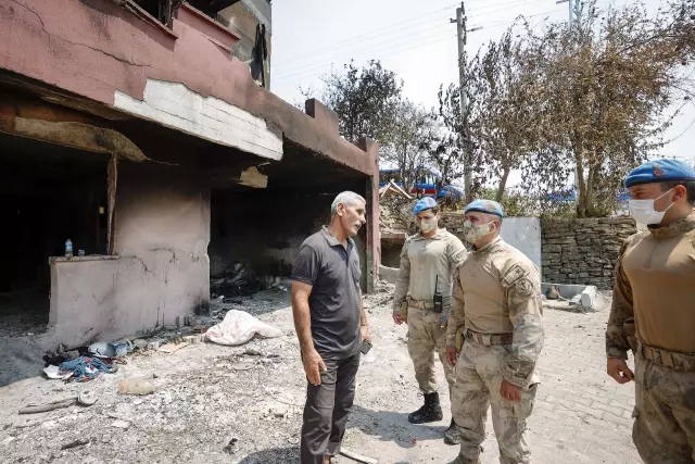 Son Dakika | Hamdi teğmen, çocukluğunun geçtiği Manavgat'ta timiyle vatandaşların yardımına koştu