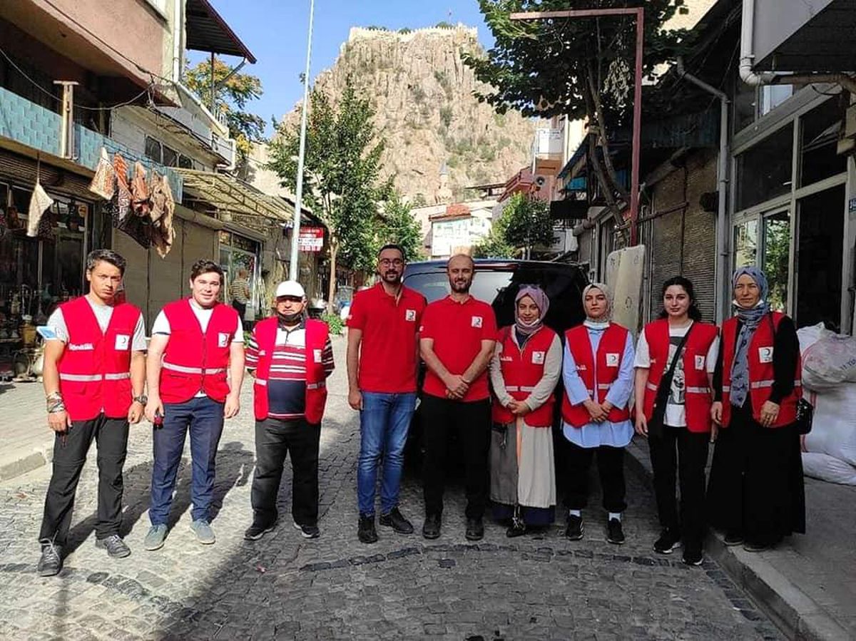 Son dakika haberi | Kızılay Afyonkarahisar Şubesi'nden gönüllüler yangın bölgesinde