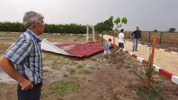 Kozanda fırtına, okulun çatısını uçurdu
