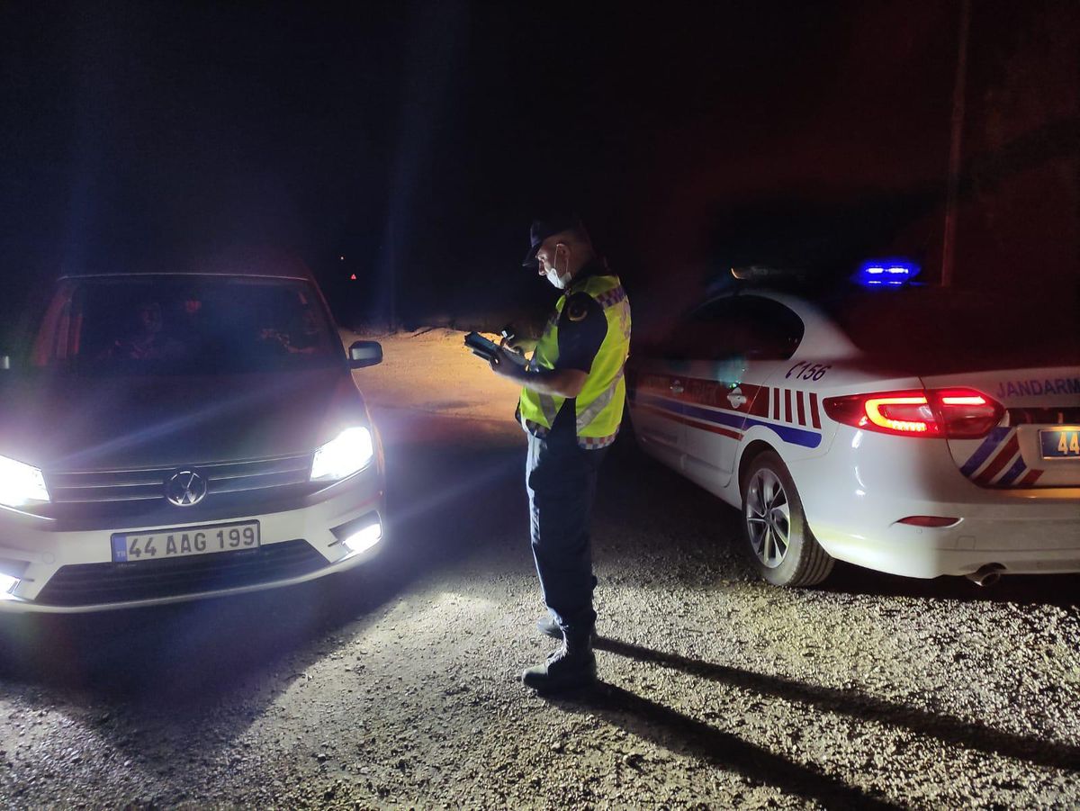 Malatya'da jandarma orman yangınlarına karşı gece denetim yaptı