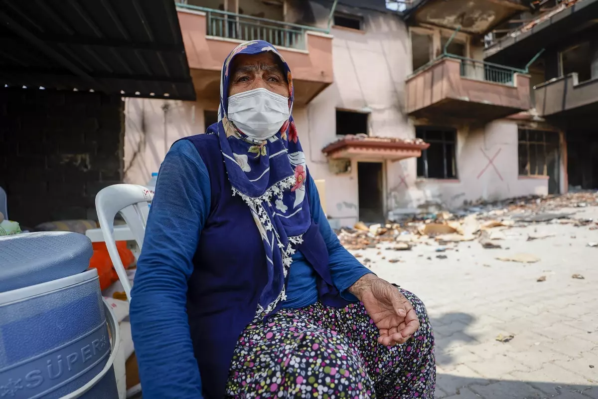 Son dakika haber | Manavgat'taki yangında evi zarar gören kadın yaşadıklarını gözyaşıyla anlattı