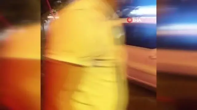 Mersin'de şiddetli yağış etkili oldu: Yollar göle döndü, araçlar mahsur kaldı