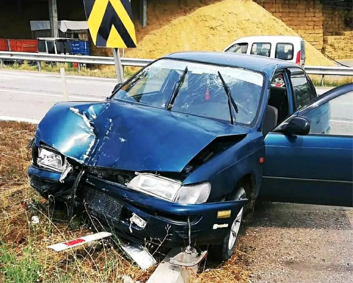 Samsun'da kavşakta iki otomobil çarpıştı: 5 yaralı