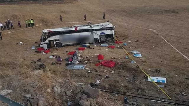 Son Dakika: Balıkesir'deki yolcu otobüsü kazasında bilanço ağırlaşıyor! Hayatını kaybedenlerin sayısı 15'e yükseldi Son Dakika: Balıkesir'deki yolcu otobüsü kazasında bilanço ağırlaşıyor! Hayatını kaybedenlerin sayısı 15'e yükseldi