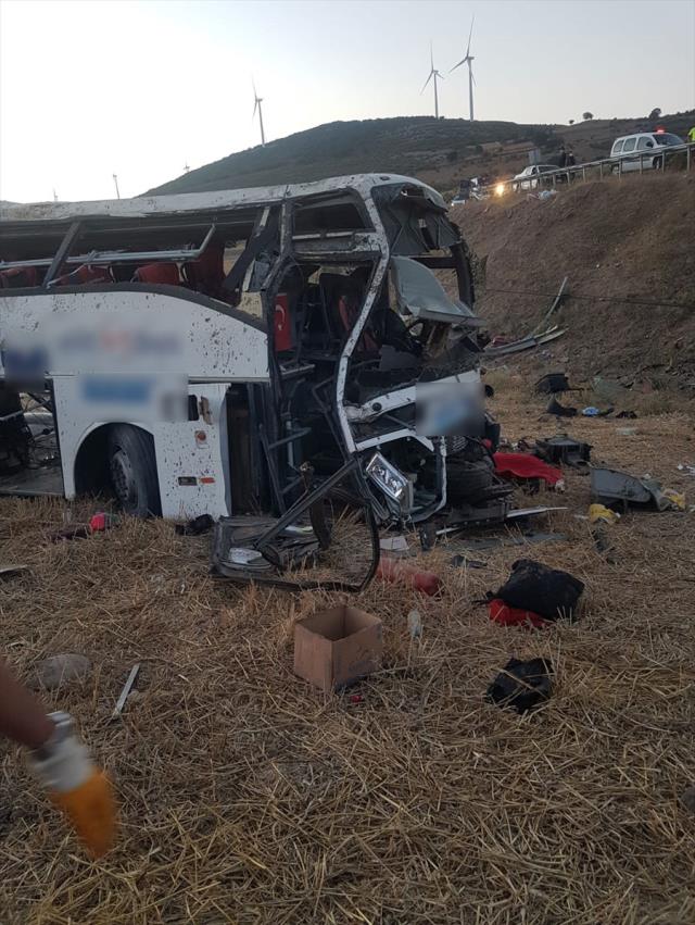 Son Dakika: Balıkesir'de yolcu otobüsü devrildi: 14 kişi hayatını kaybetti, 18 yaralı var