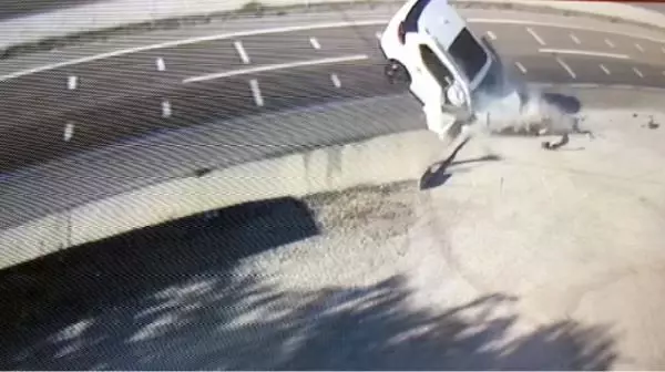 Aynı aileden 3 kişiye mezar olan kaza kameralar tarafından anbean görüntülendi Aynı aileden 3 kişiye mezar olan kaza kameralar tarafından anbean görüntülendi