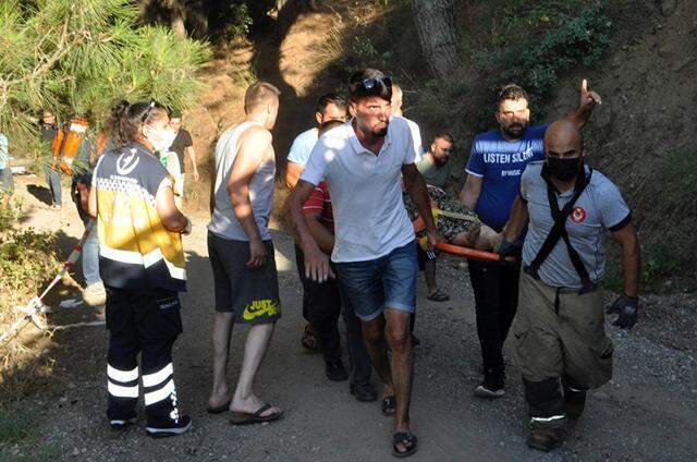 Türbeden dönüş yolundaki feci kazanın ilk fotoğrafları geldi