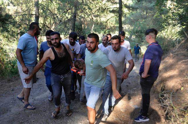 Türbeden dönüş yolundaki feci kazanın ilk fotoğrafları geldi