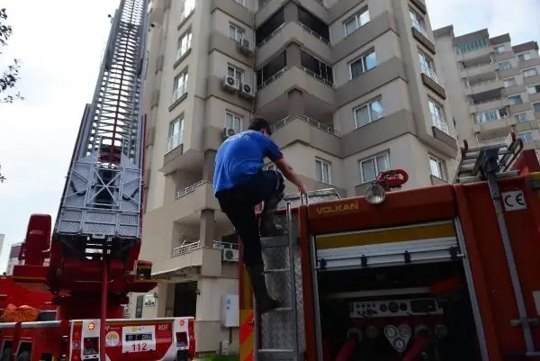 Son dakika haberi... Apartmanın 13'üncü katında yangın; anne ve 2 çocuğu son anda kurtuldu